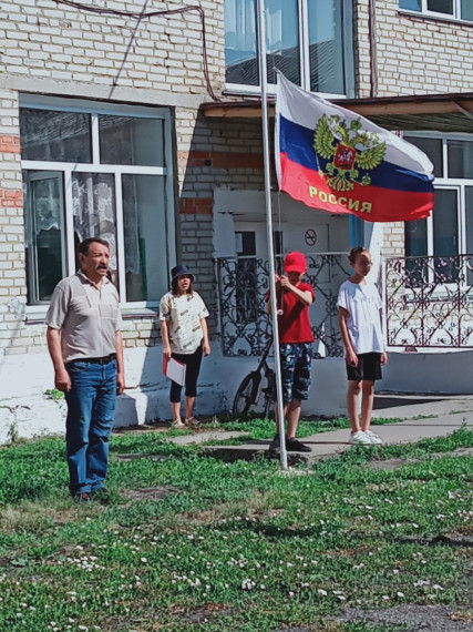 Открытие лагерной смены "Привет, лето!".
